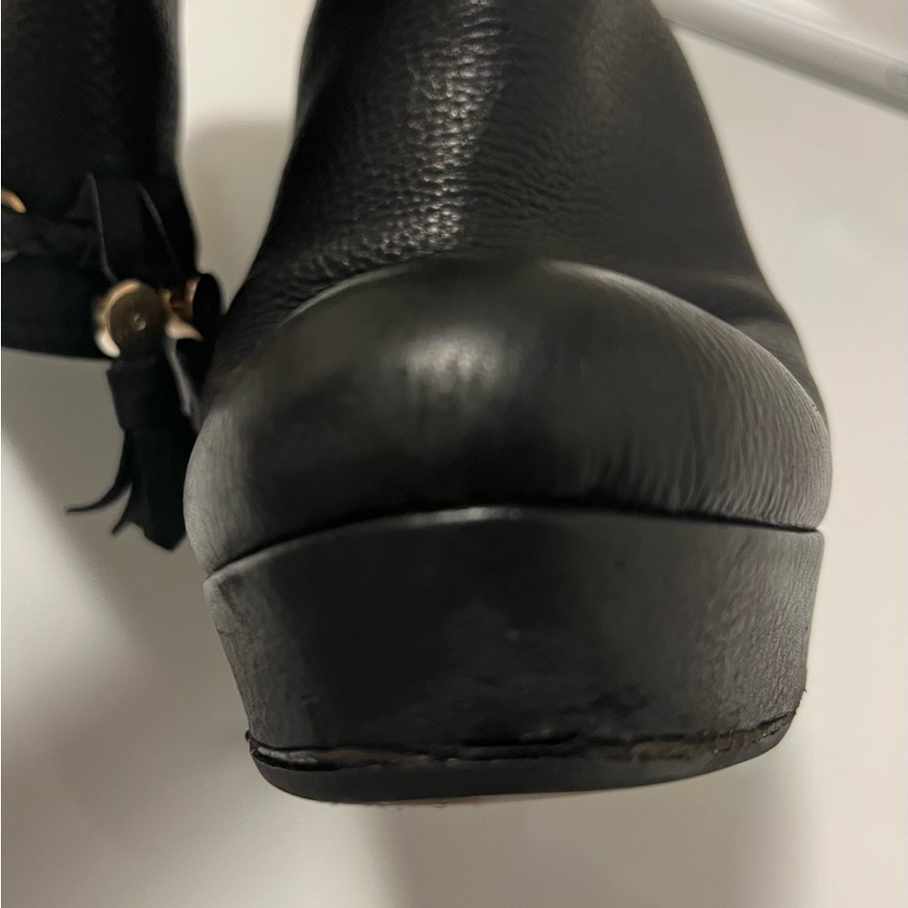 GUCCI Tall Black Leather Boots with Leather braid and tassels. Size 37 - Picture 11 of 12